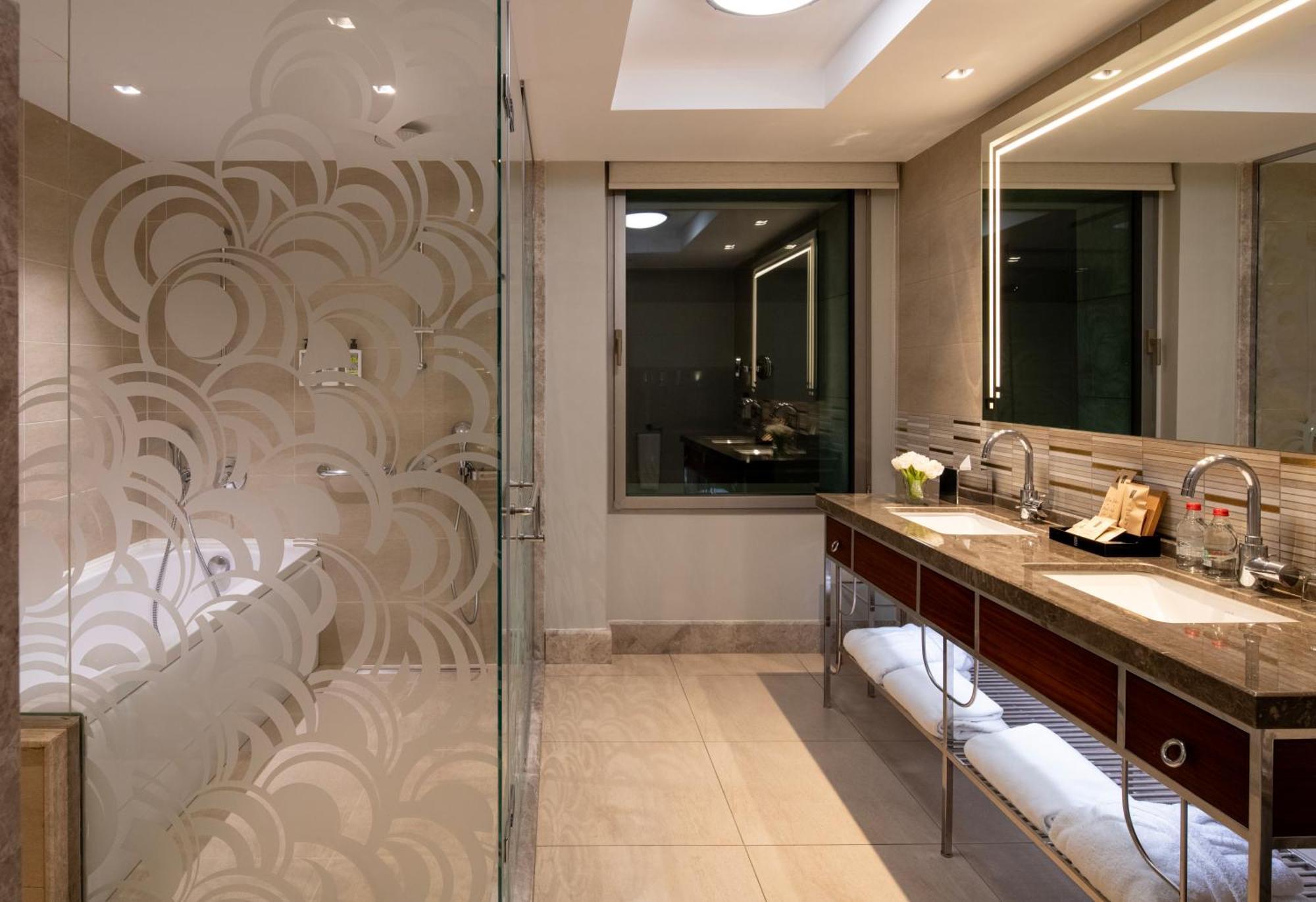 The Artisan Istanbul Mgallery Eksteriør billede A bathroom in a hotel